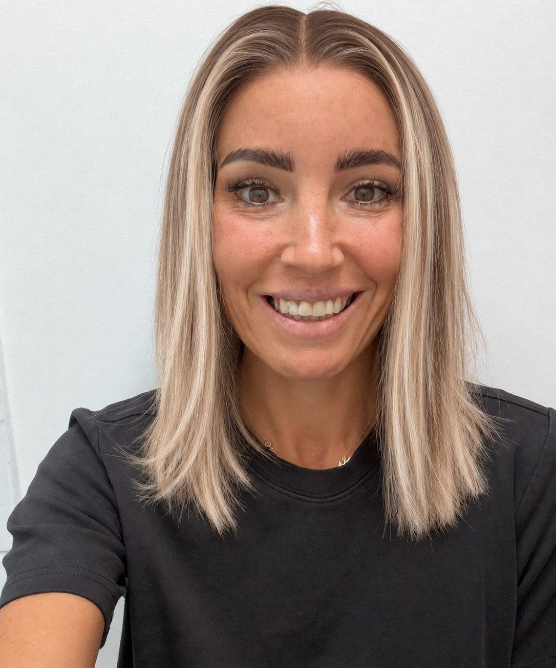 Champagne Melt 14-inch blunt bob wig in rooted champagne blonde balayage, front view