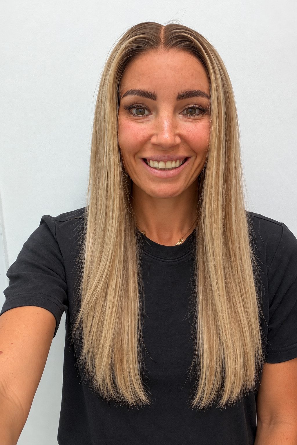 Champagne Melt 22-inch straight wig in rooted champagne blonde balayage, front view