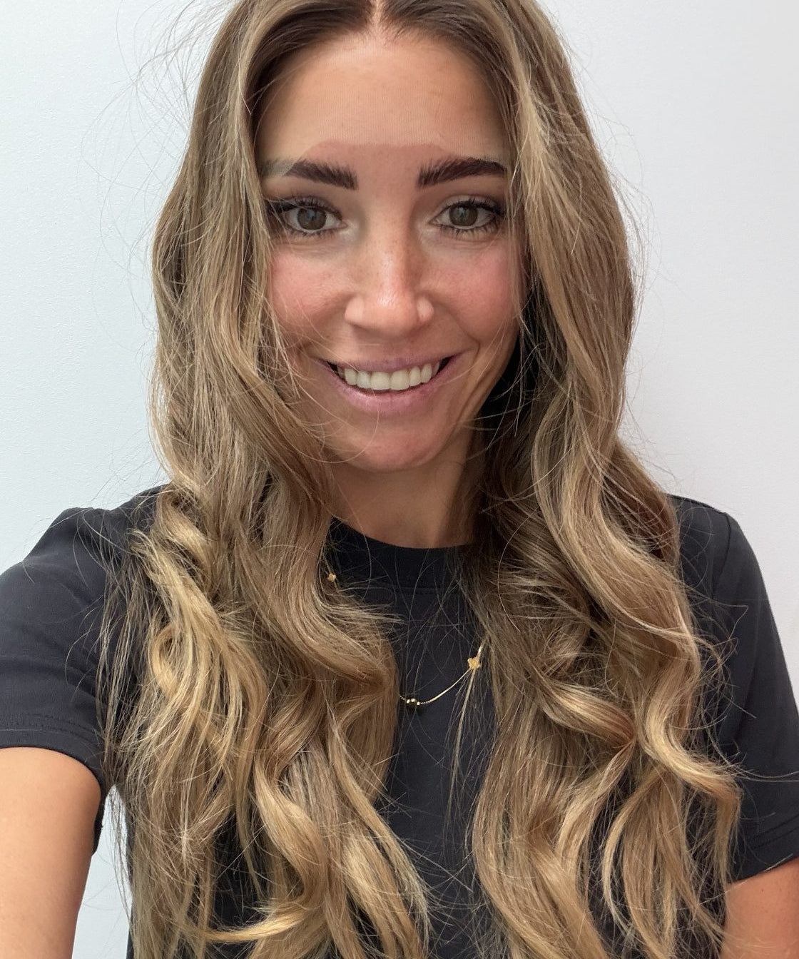 Golden Honey 24-inch wavy wig in golden blonde balayage, front view