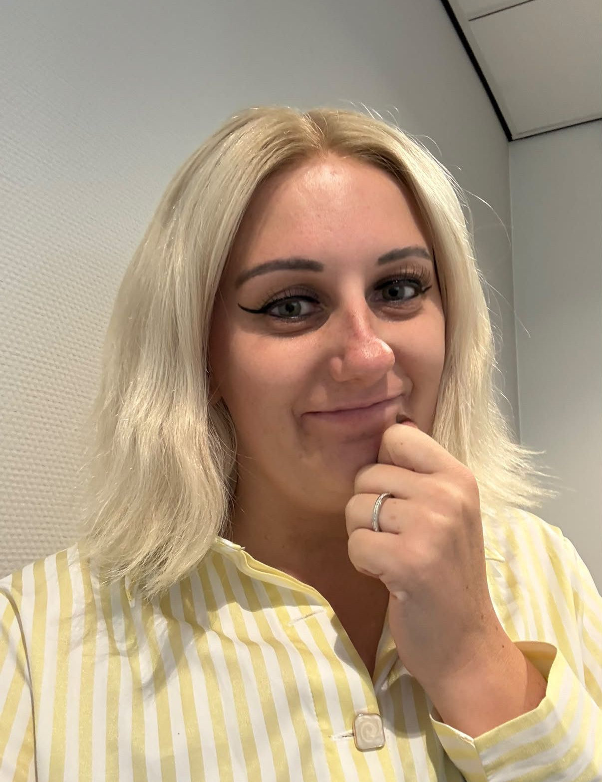 Customer wearing a platinum blonde bob wig