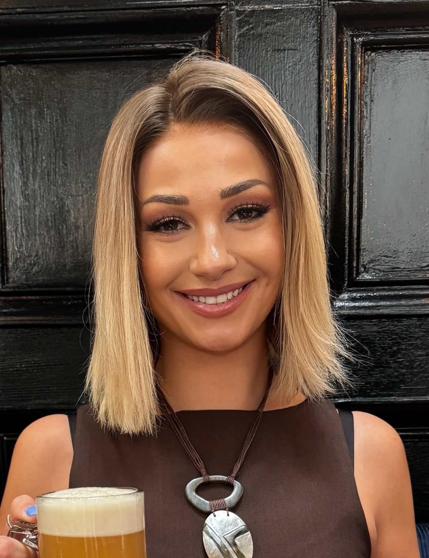 Customer wearing a rooted blonde blunt bob wig