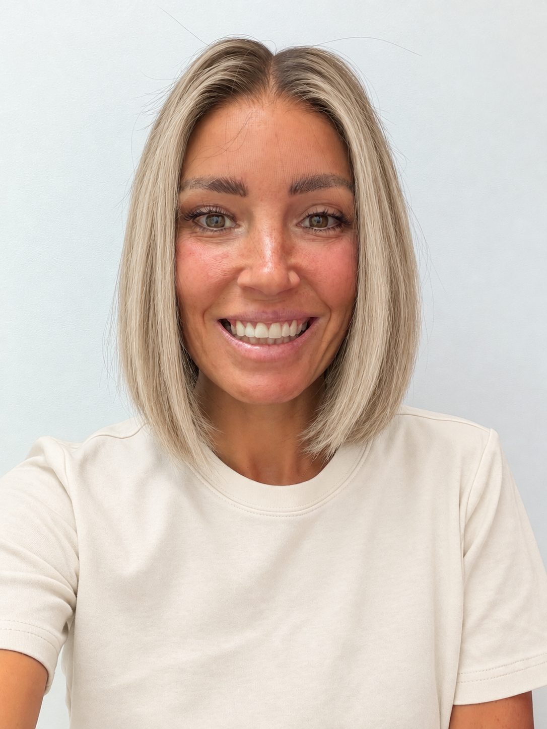 Vanilla Sand 10-inch blunt bob wig in rooted beige blonde, front view